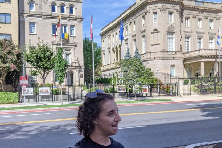 Guide Carolyn on 16th Street