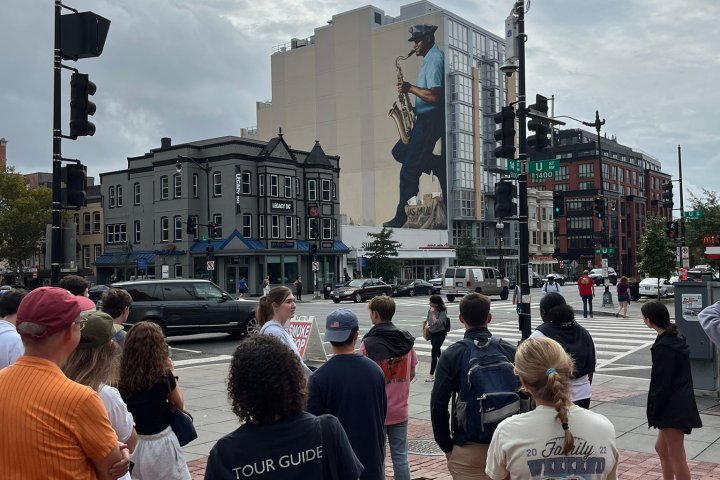 Guide Carolyn on U Street